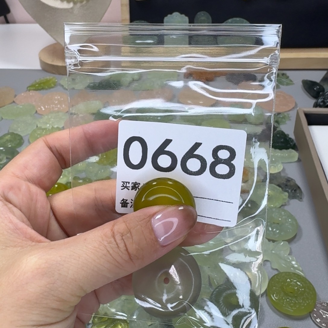 朝****岫玉合金颈饰精美礼品