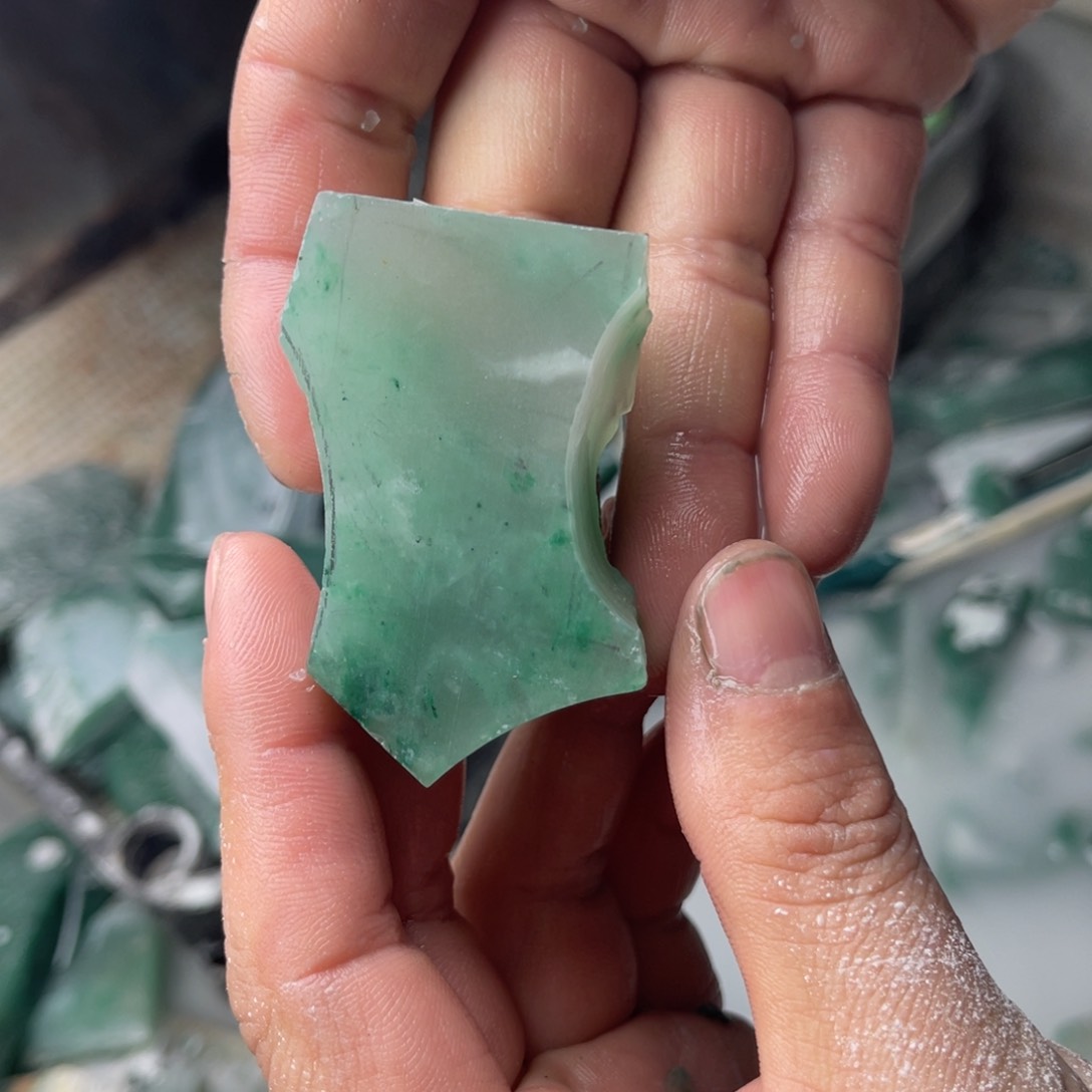 石英质玉颈饰未镶嵌