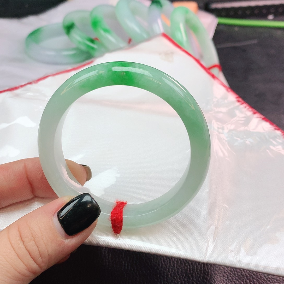 翡翠手镯未镶嵌正882382