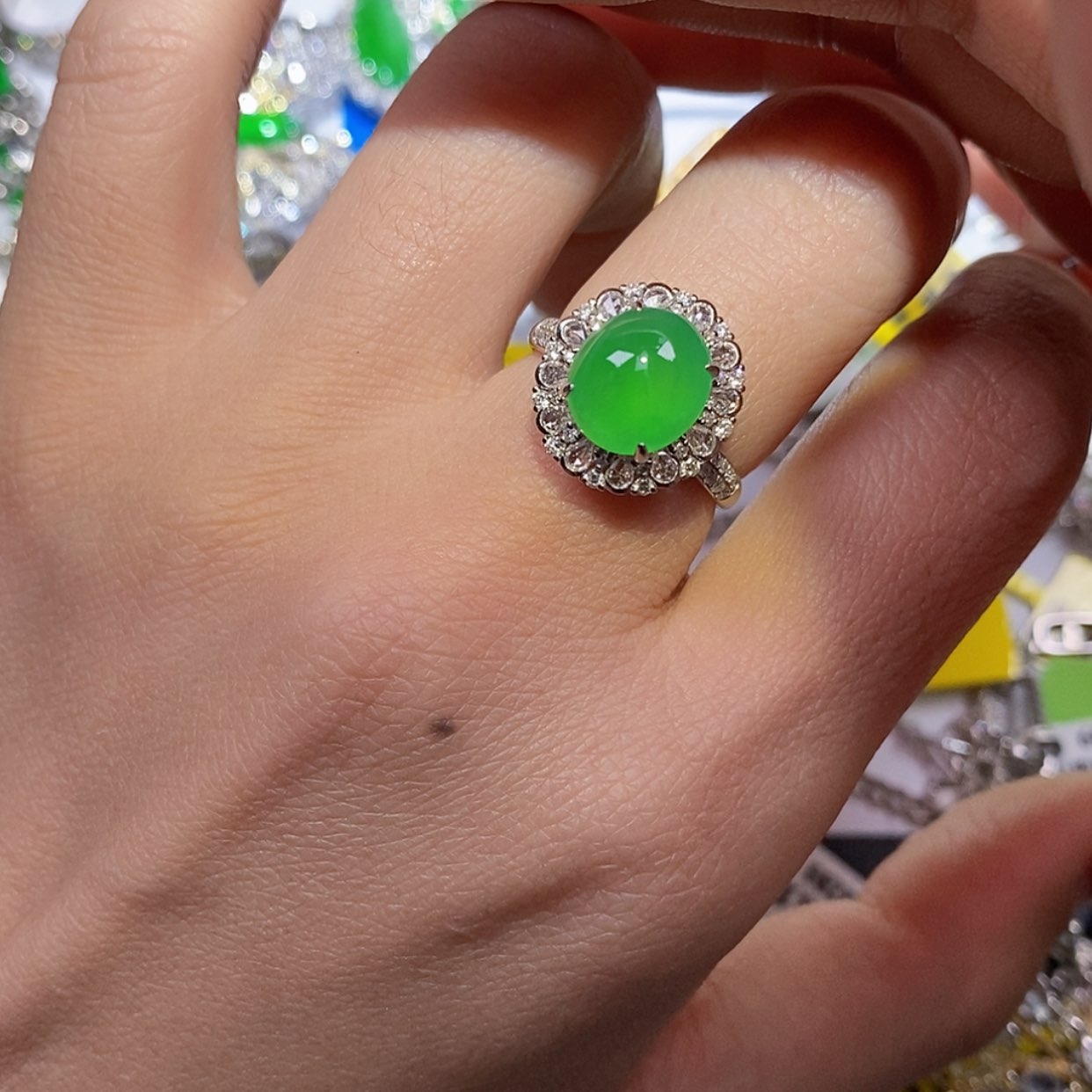 【闪购商品】翡翠颈饰18K金镶嵌柒*戒指