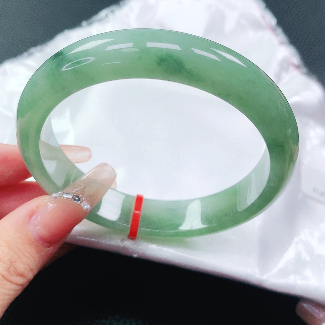 翡翠手镯未镶嵌59圈