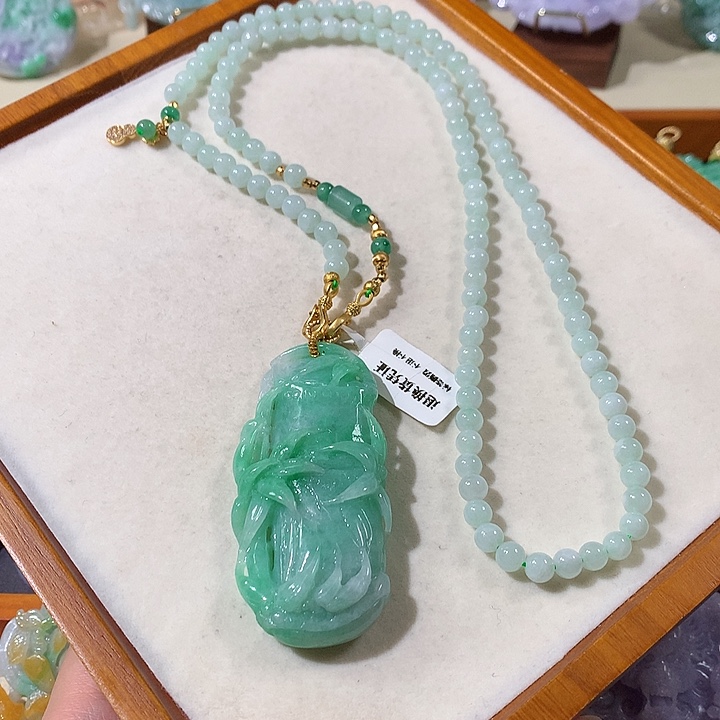 翡翠未镶嵌颈饰翡翠吊坠