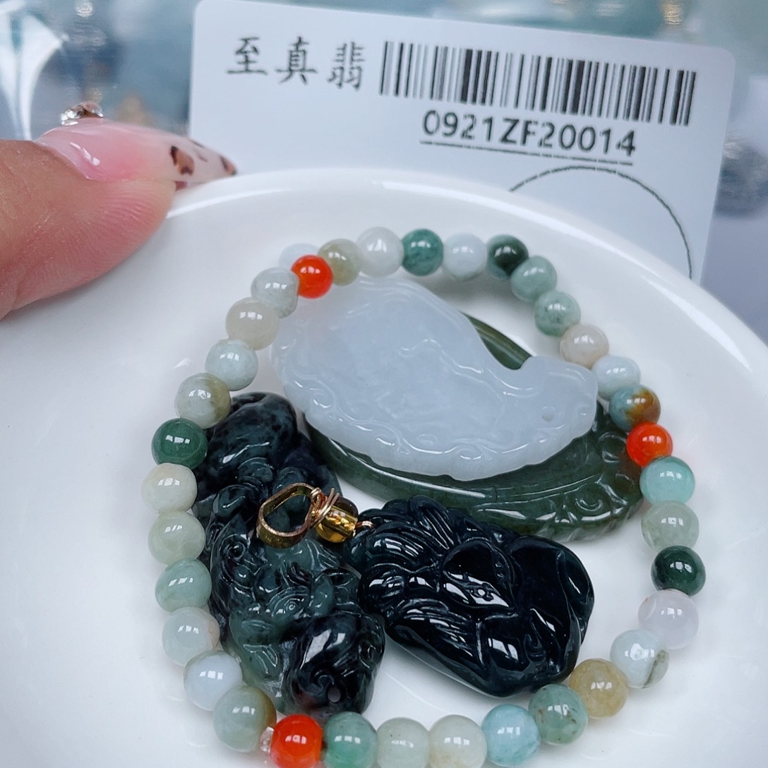 吊坠(不含链)未镶嵌翡翠