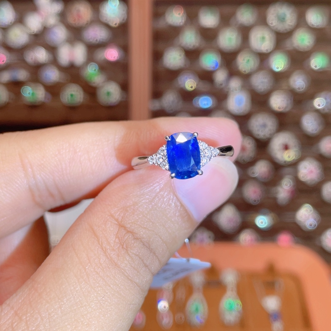 戒指蓝宝石18K金镶嵌1.42ct 皇家蓝