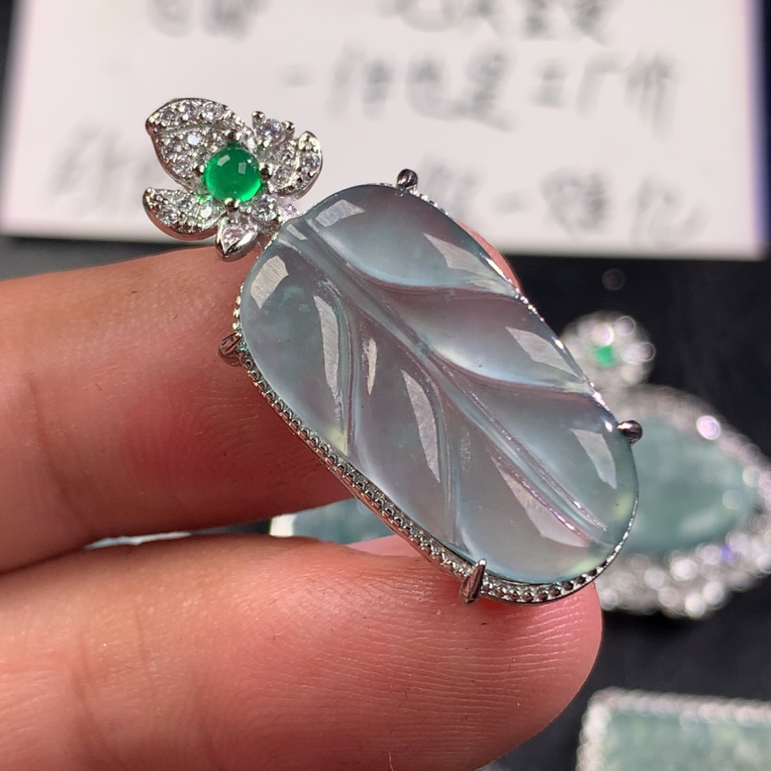 翡翠未镶嵌颈饰叶子
