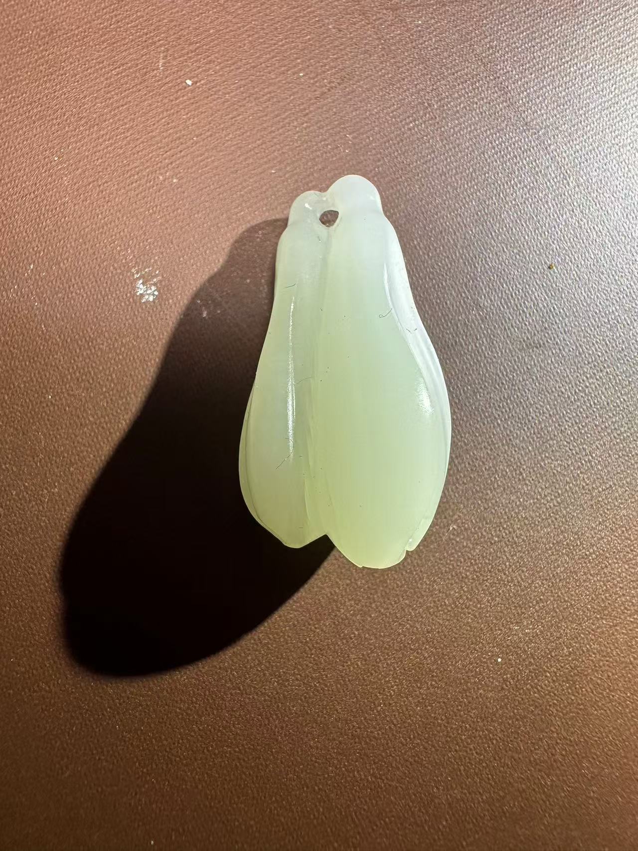 和田玉精美玉兰花吊坠