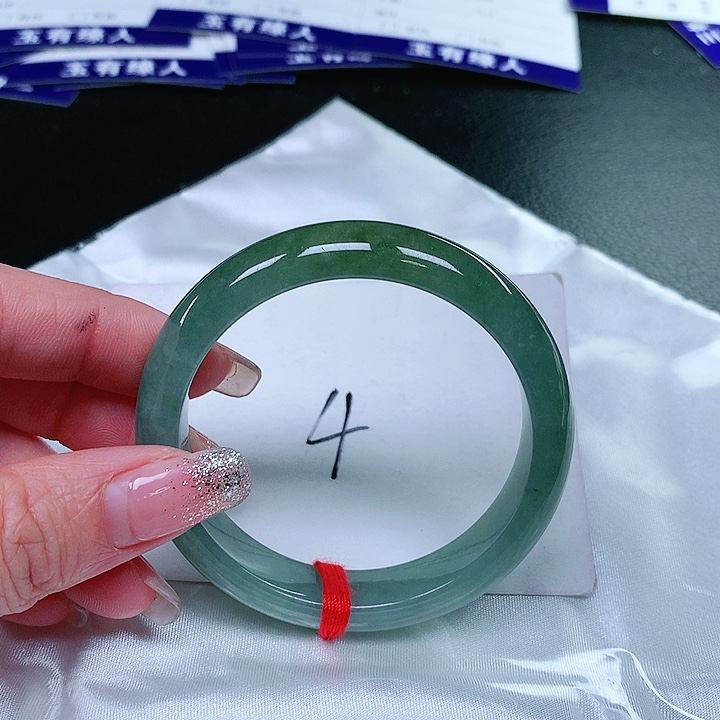 翡翠手镯未镶嵌翡翠手镯未镶嵌