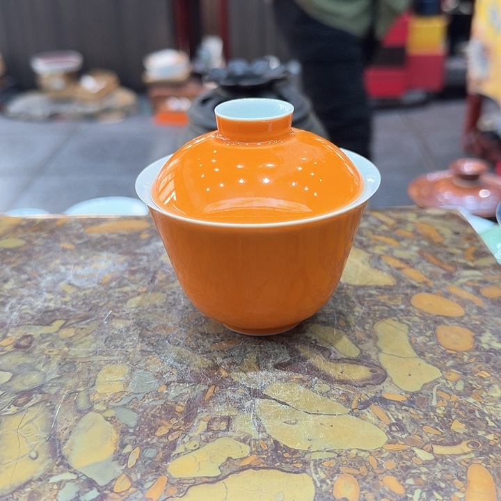 小盖碗一个，瓷。。。品茗