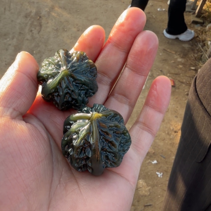 厚***福和田玉未镶嵌颈饰定制