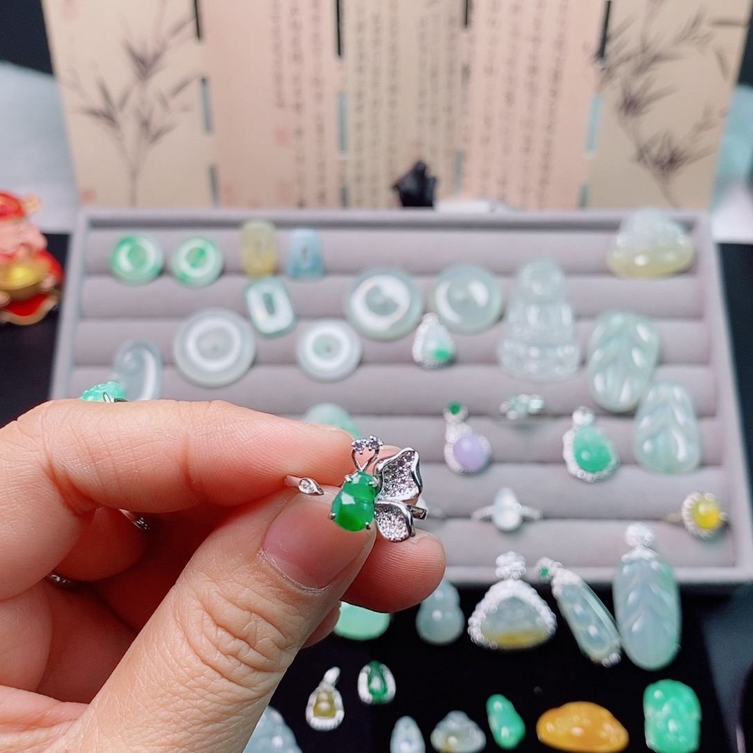 夕****翡翠银S925镶嵌戒指葫芦