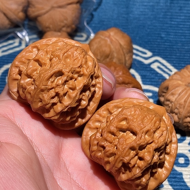 吊坠桃核梨木台狮子头