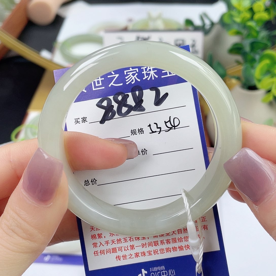 和田玉手镯未镶嵌