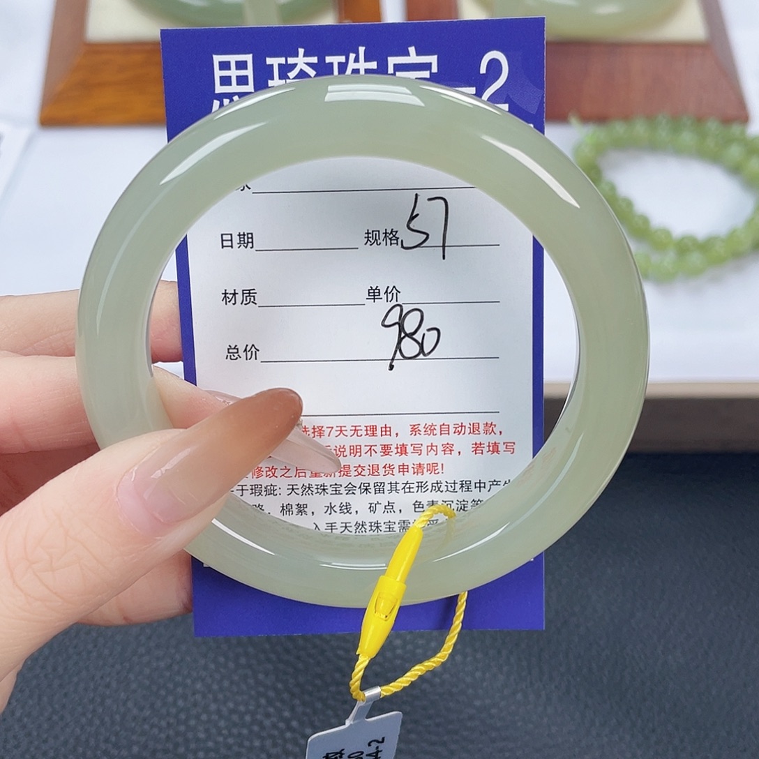 和田玉未镶嵌手镯