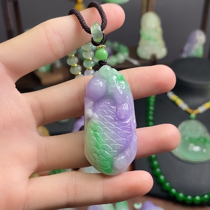 翡翠未镶嵌吊坠(赠链)