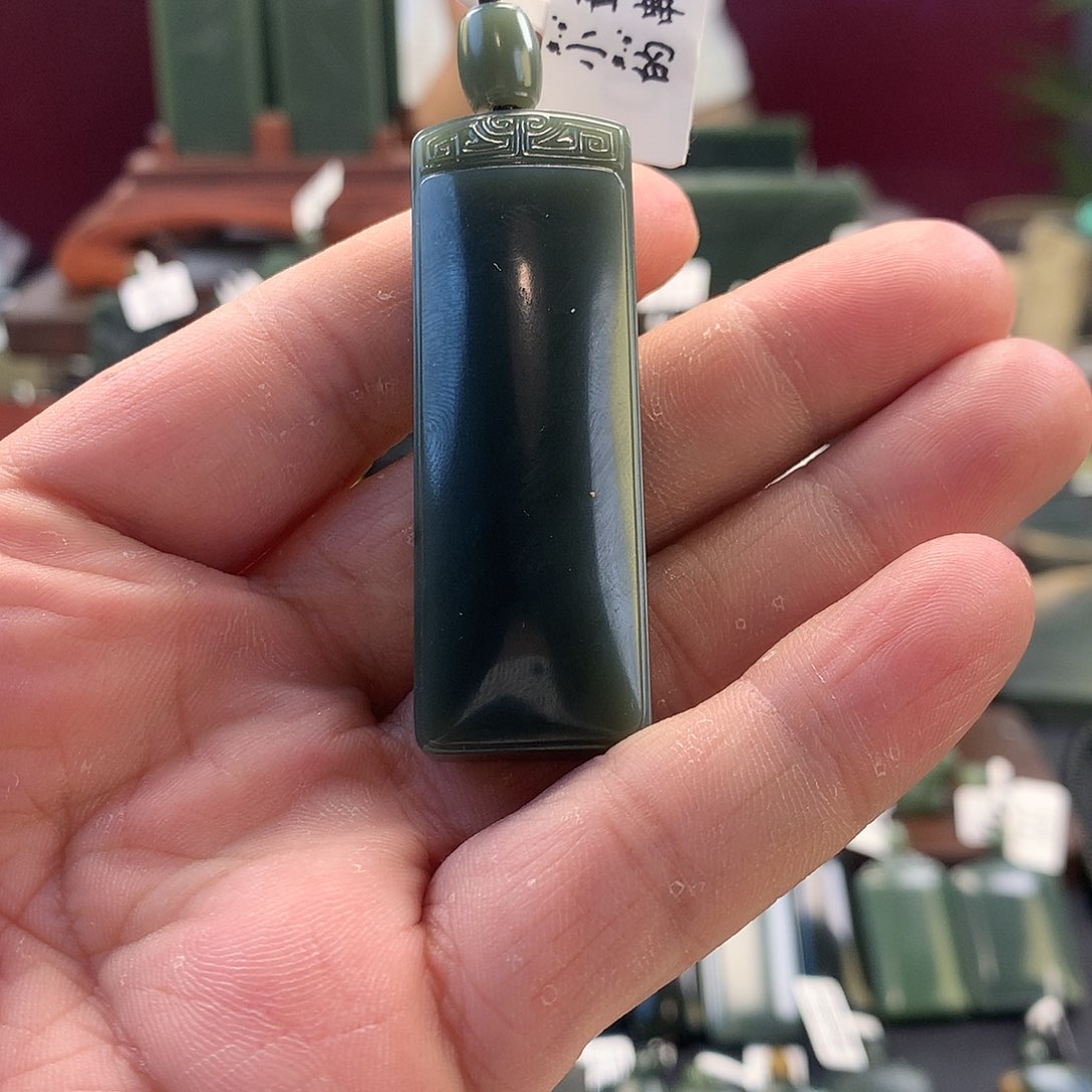 岫岩老玉（透闪石质玉）颈饰未镶嵌斋*