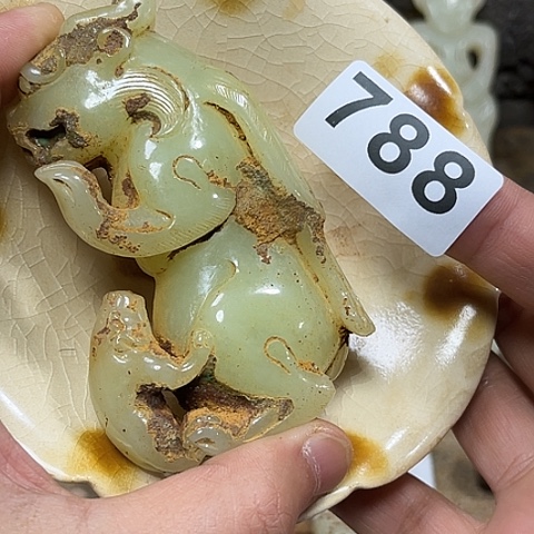 小***里瓷器制作过程是采用现代手工加工方法的