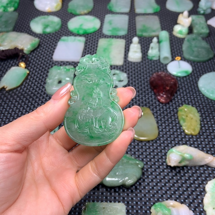 翡翠挂件未镶嵌星*?