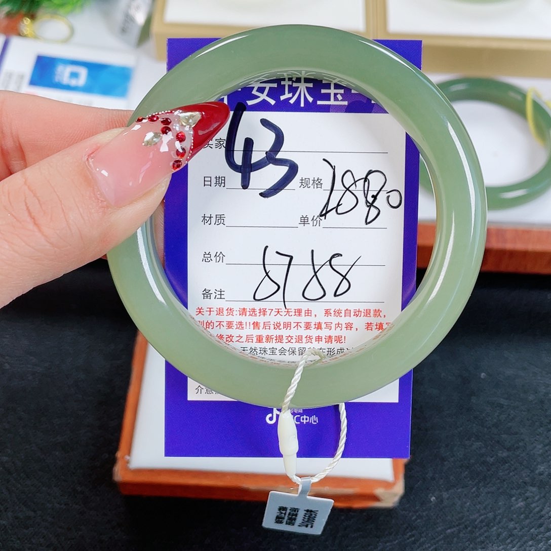 和田玉手镯未镶嵌