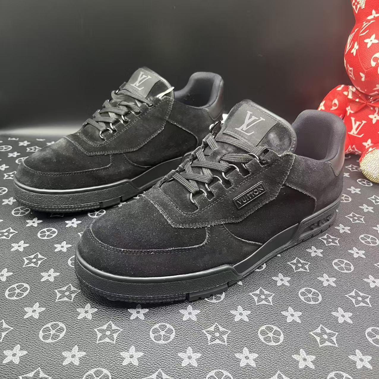 95新 LouisVuitton/路易威登 黑色麂皮Trainer板鞋41欧码ddm2782