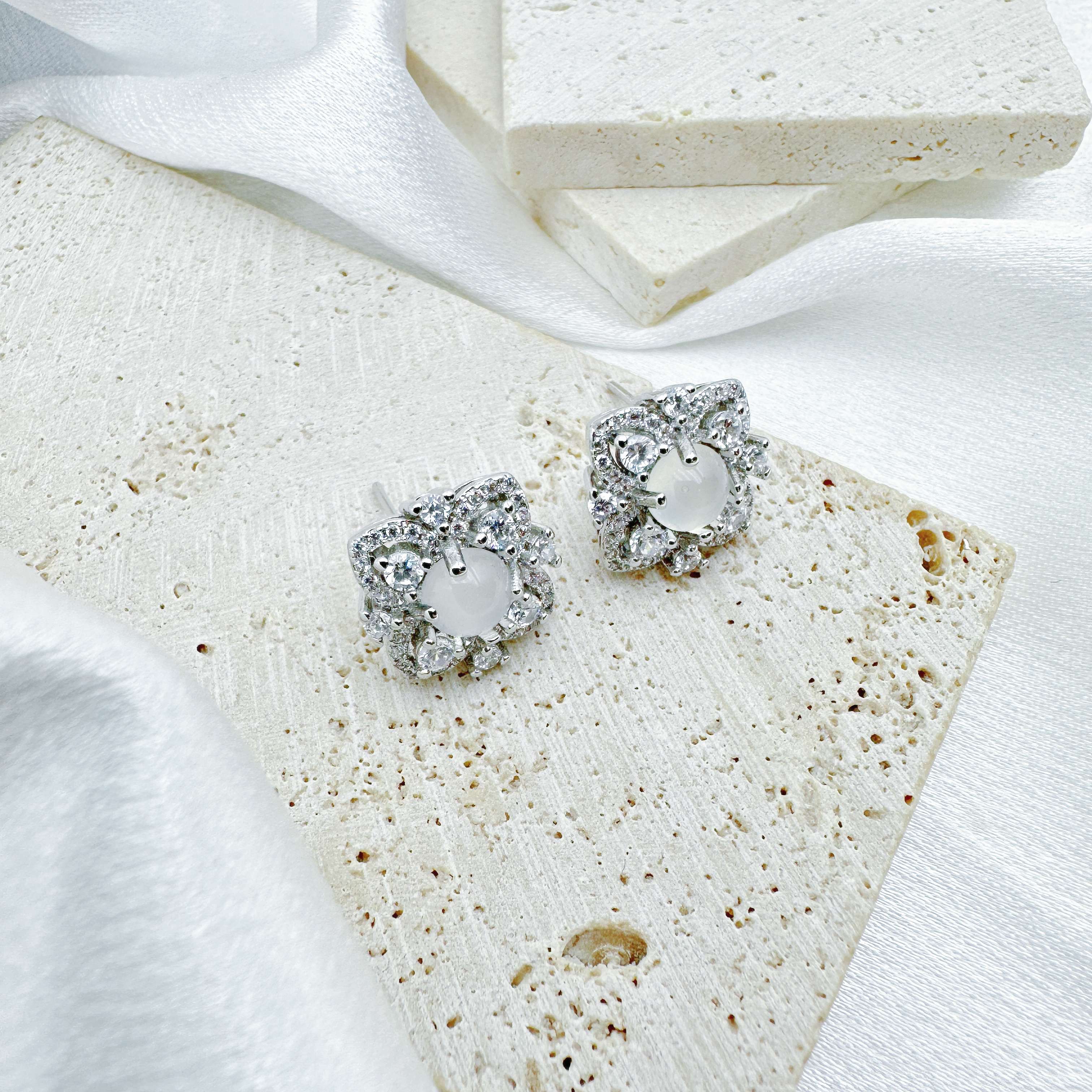 铜合金合成锆石耳饰 I1-0891 时尚百搭简约豪镶耳钉