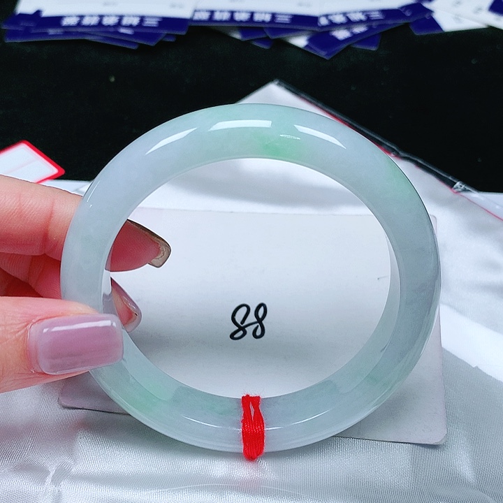 翡翠手镯未镶嵌翡翠手镯未镶嵌