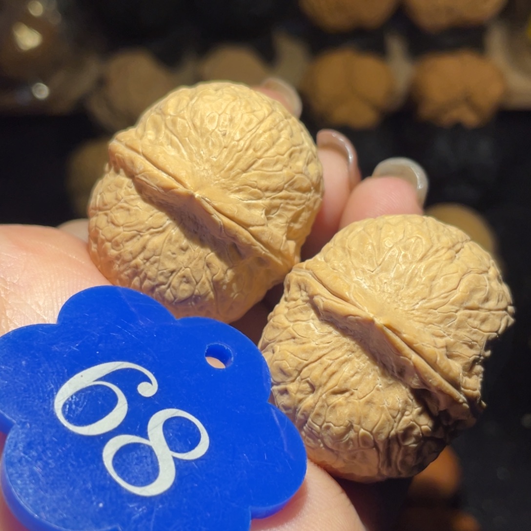 且***猫龙珠36尺寸核桃。   