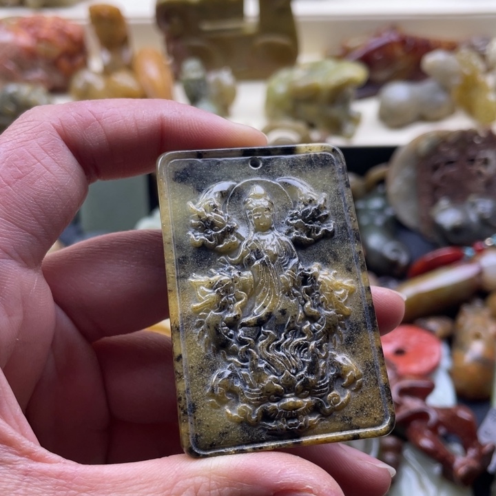 蛇纹石玉未镶嵌颈饰