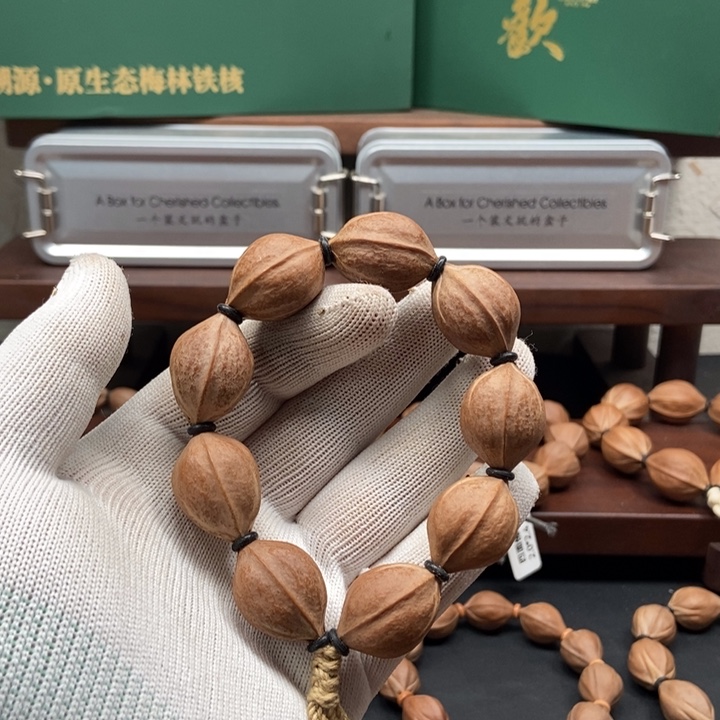 青***衿橄榄核手串1826三花