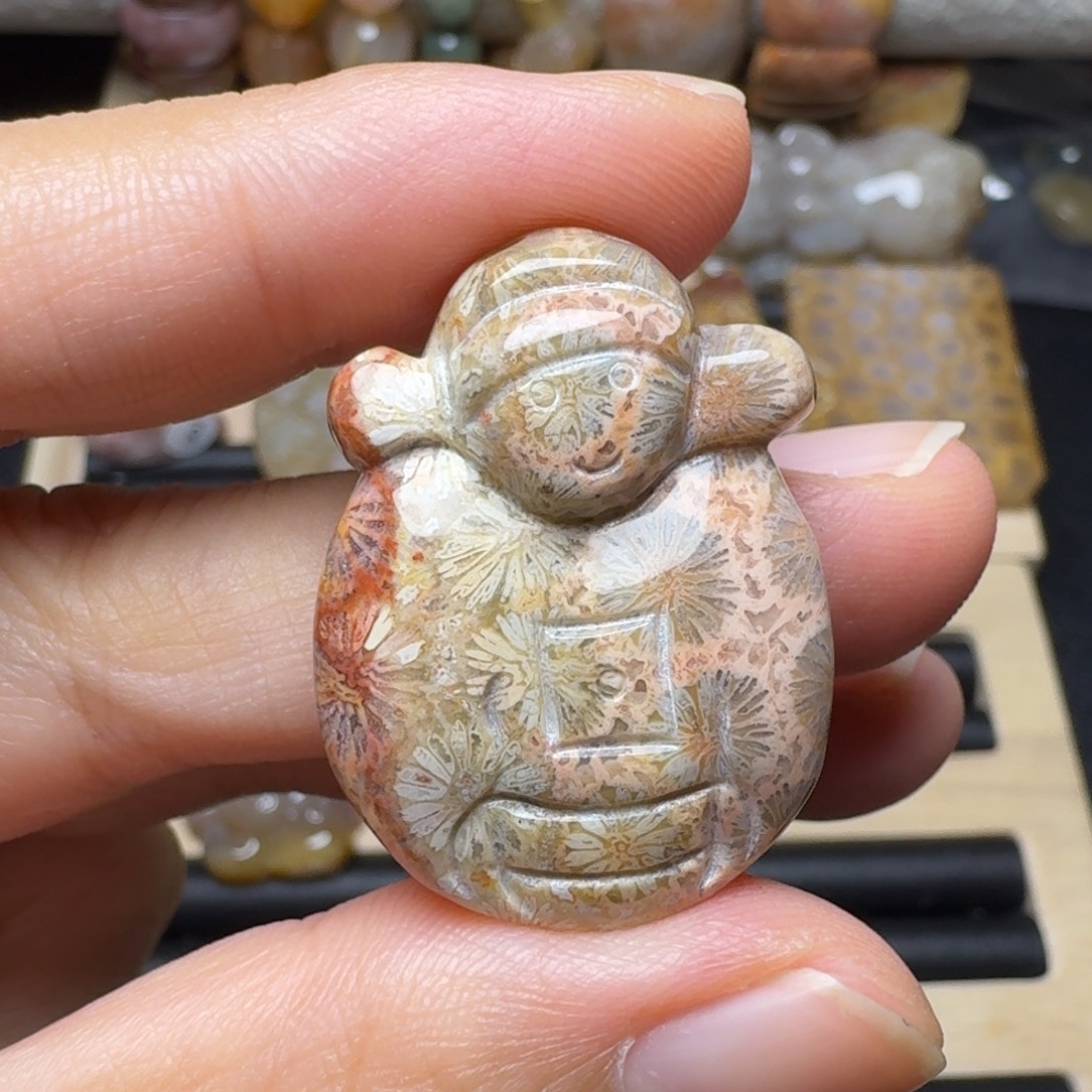 硅化玉未镶嵌财神，彩花 可盘