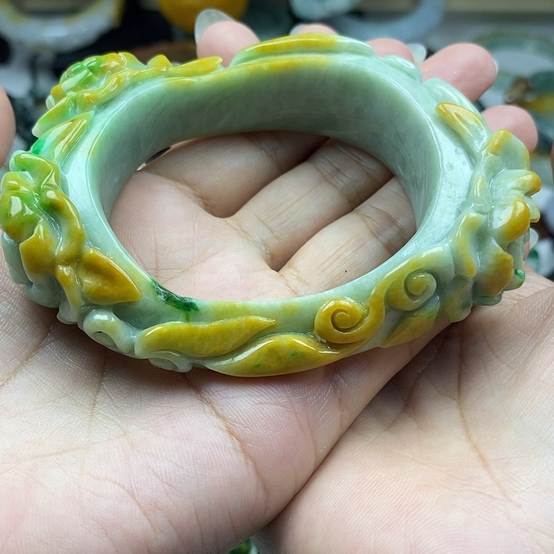 翡翠未镶嵌颈饰布****兜手镯