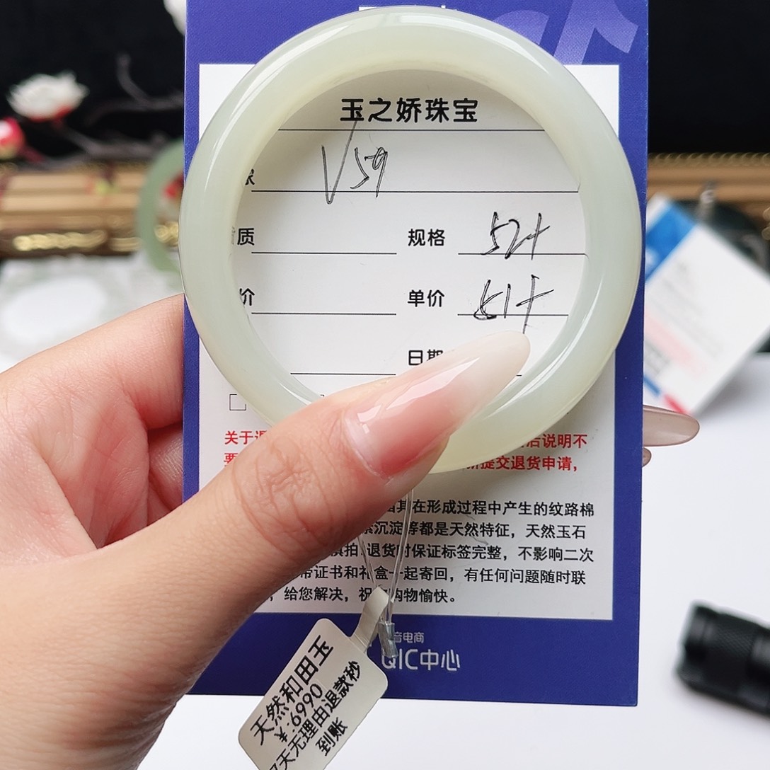 和田玉未镶嵌手镯