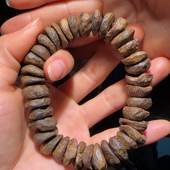 沉香手串海南老白棋沉水树丁手串32.4克