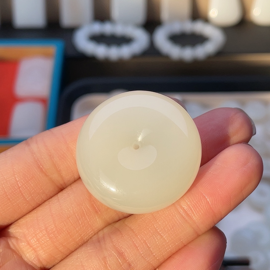 了***a和田玉未镶嵌颈饰