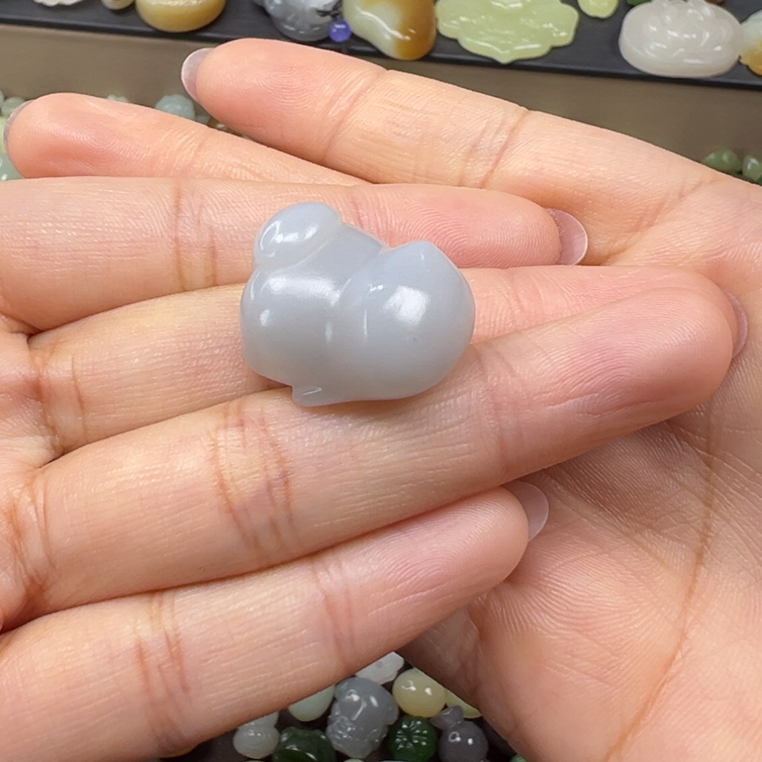 小****和田玉未镶嵌颈饰