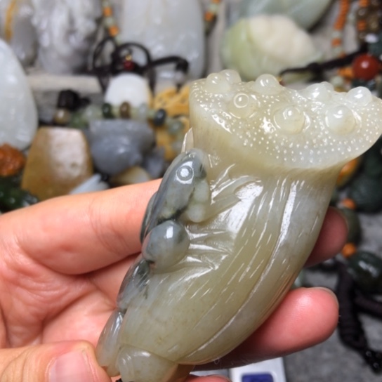 和田玉未镶嵌把件