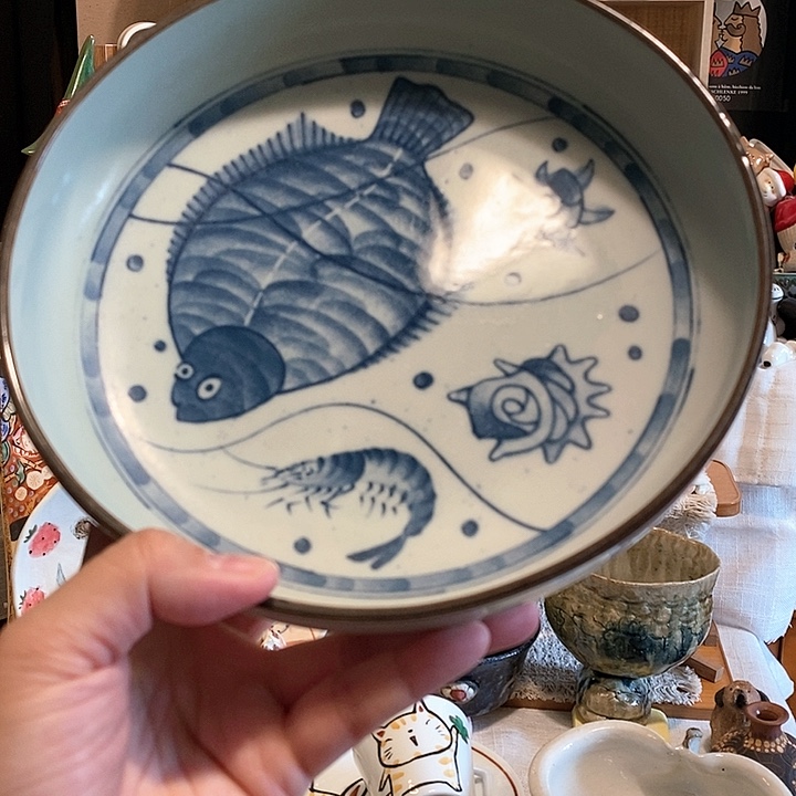 青花手绘鱼图大菜盘子