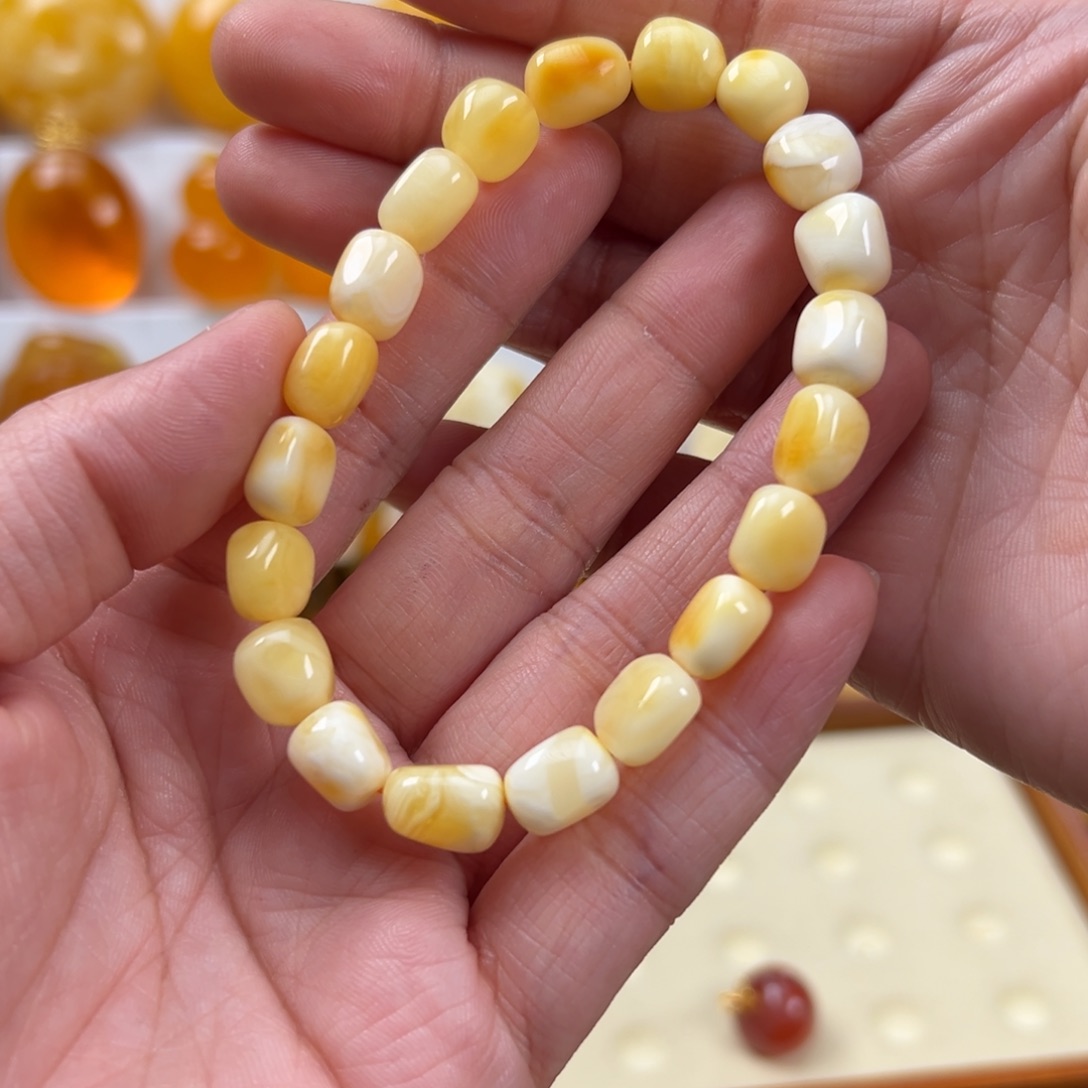 蜜蜡未镶嵌颈饰8.8克