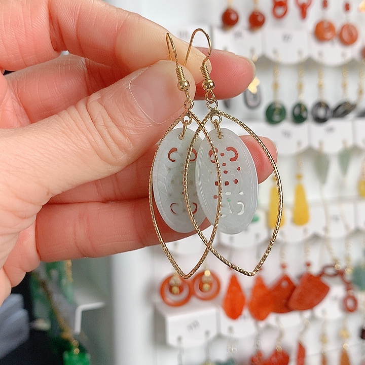 翡翠耳饰未镶嵌翡翠