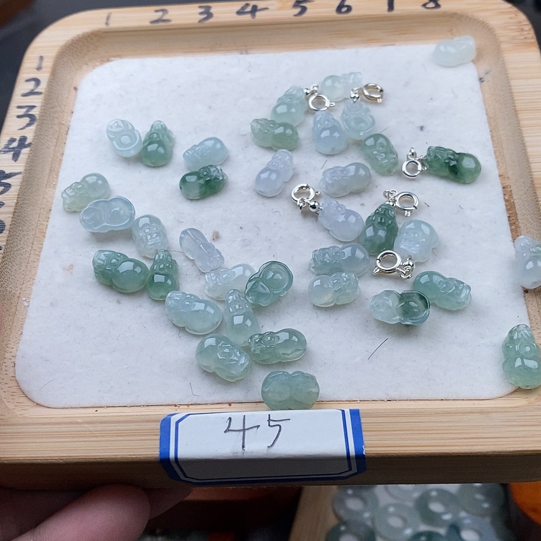 翡翠颈饰未镶嵌皮丘45一个