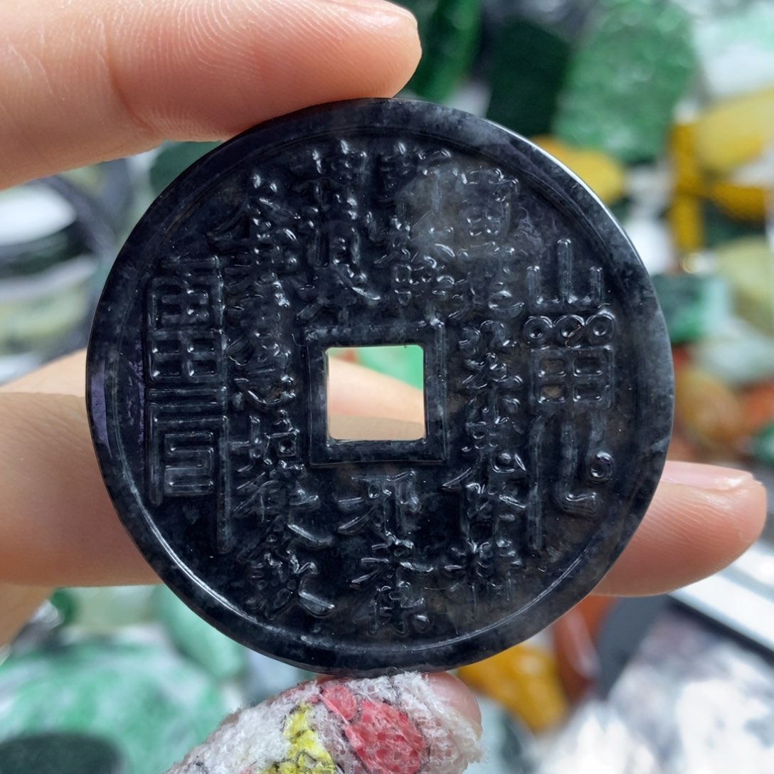 翡翠颈饰未镶嵌吊坠