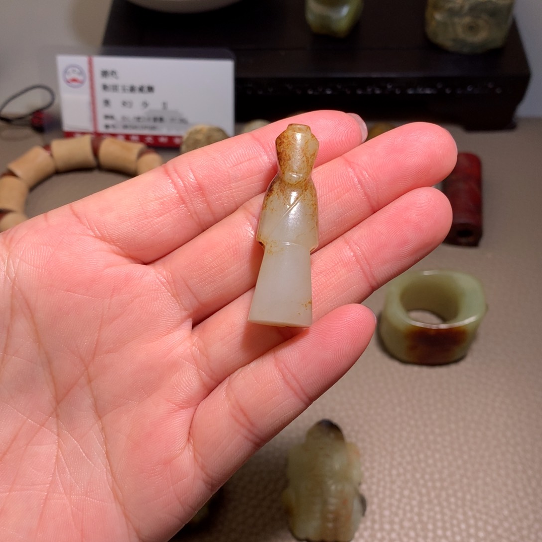 和田玉（糖玉）颈饰未镶嵌海**士