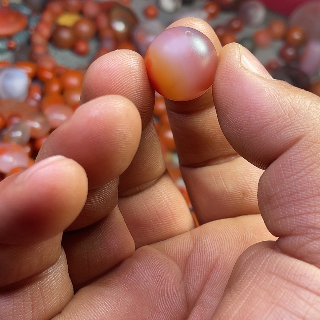 圆***梦南红玛瑙未镶嵌川料南红纯手工手工打磨