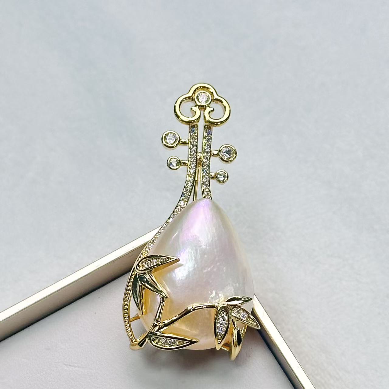 娜点珠宝  澳白马贝 拼合马贝珍珠琵琶胸针