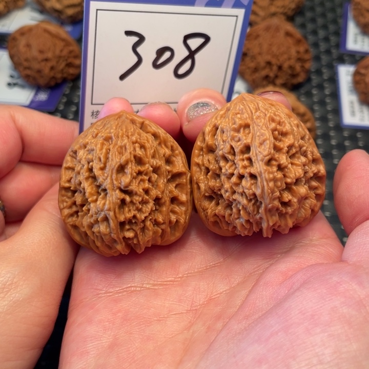 桃核把件37南疆石308。。。