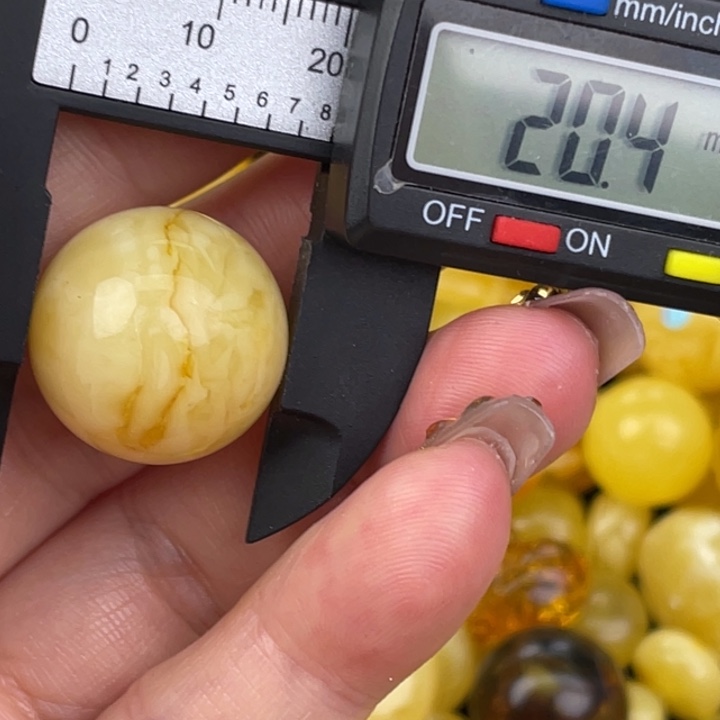 蜜蜡未镶嵌裸石微瑕