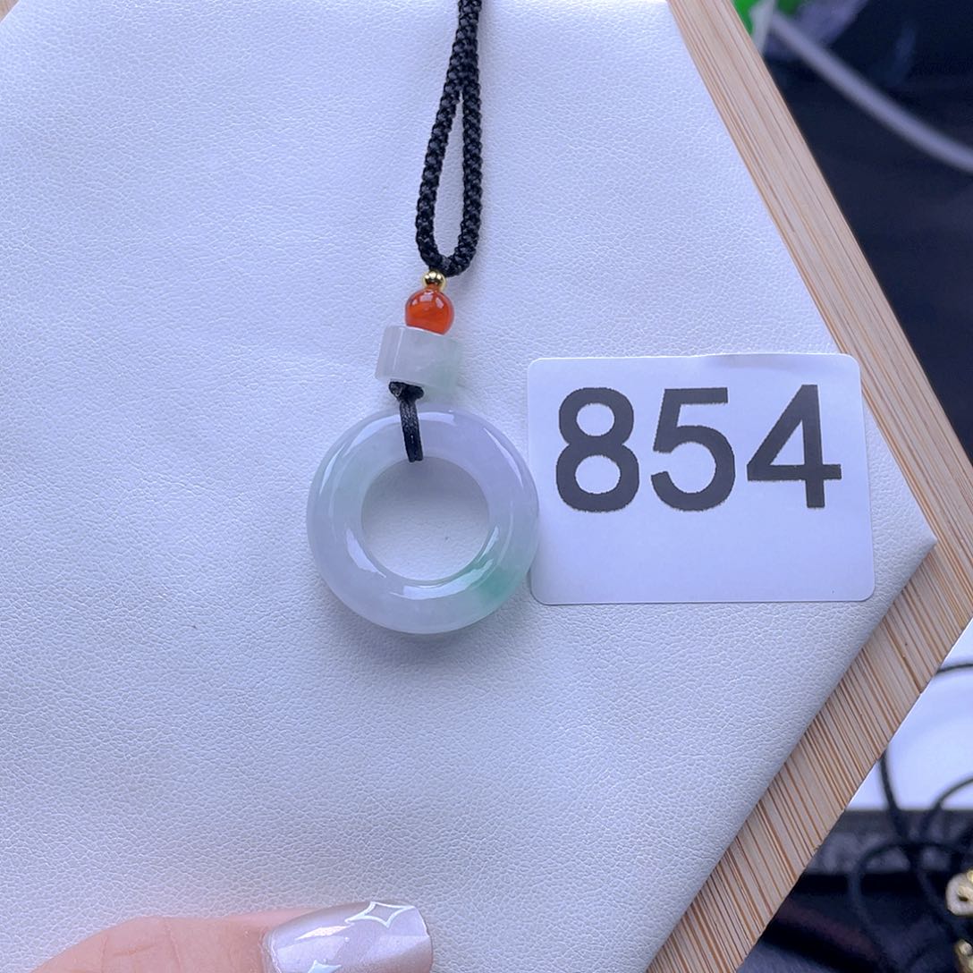 翡翠吊坠(赠链)未镶嵌