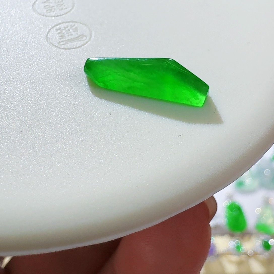 翡翠颈饰未镶嵌裸石