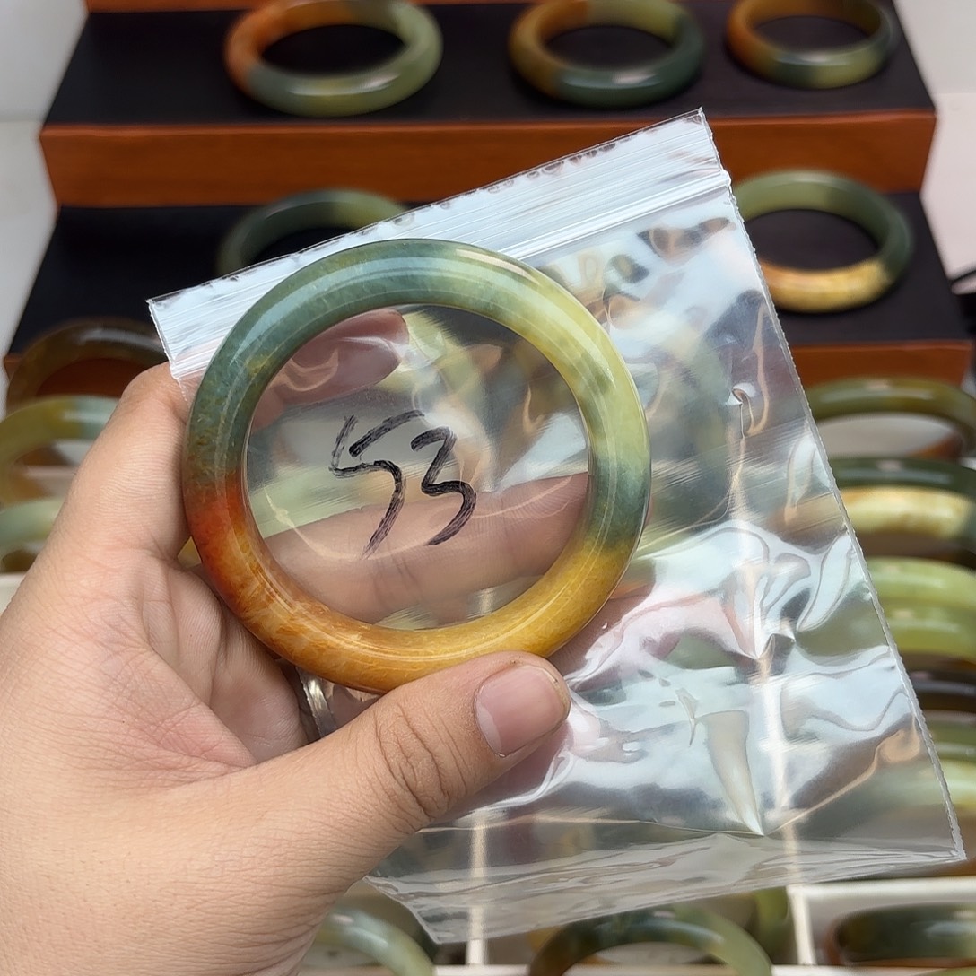 浮***默蛇纹石玉未镶嵌手镯