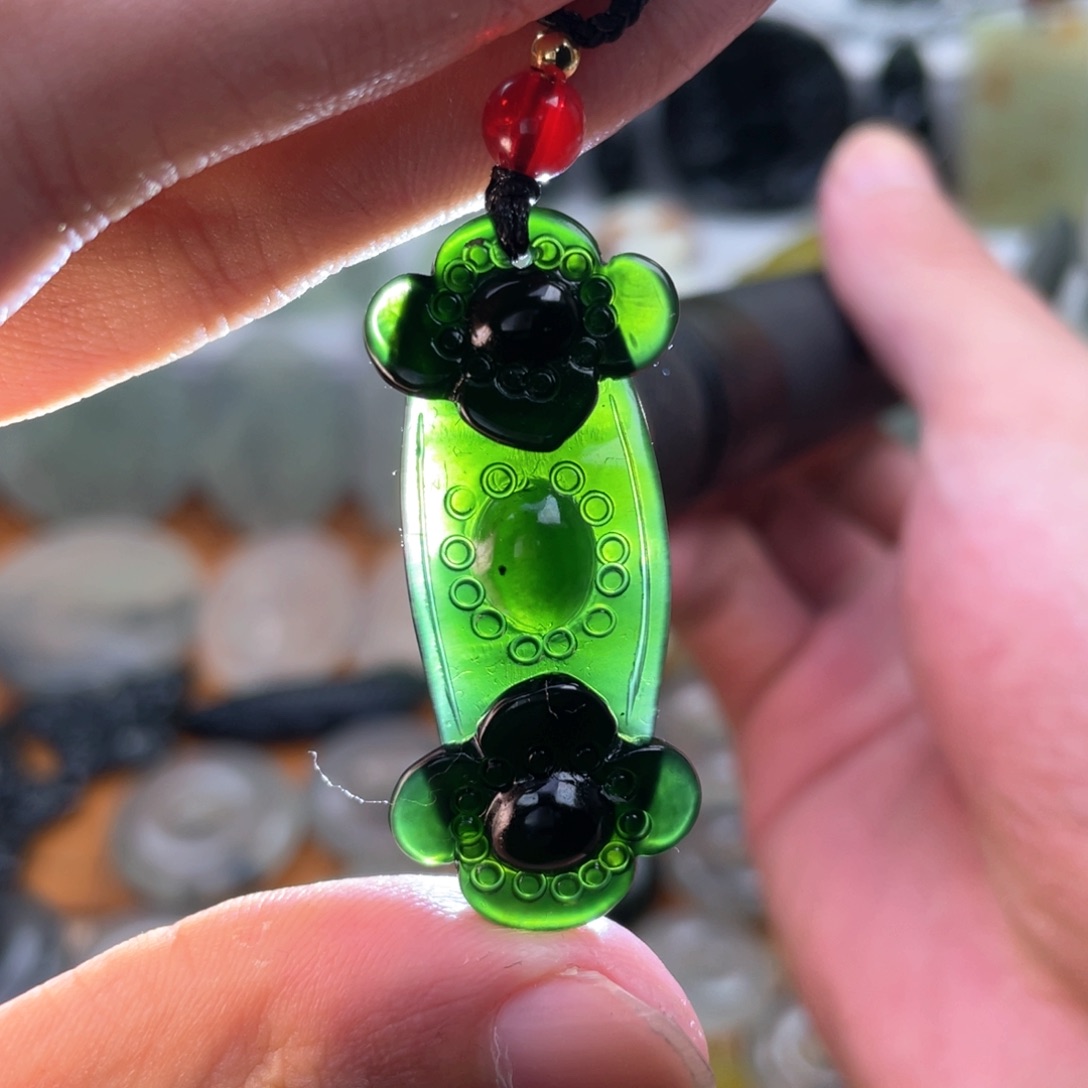 蛇纹石玉颈饰未镶嵌