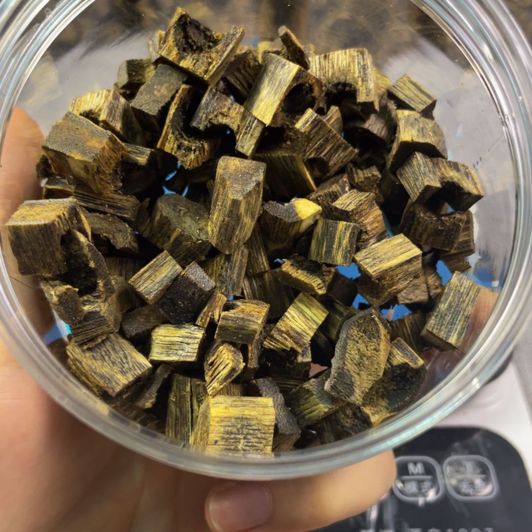 沉香碎屑沉香蓝宝石熏香料48克